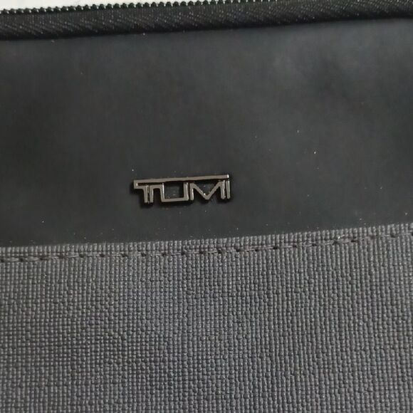 Delta First Class Tumi Cosmetic Bag - Picture 5 of 8